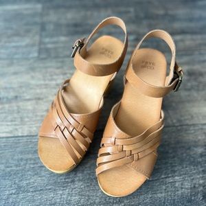 FRYE & CO. Greta Woven Sandals